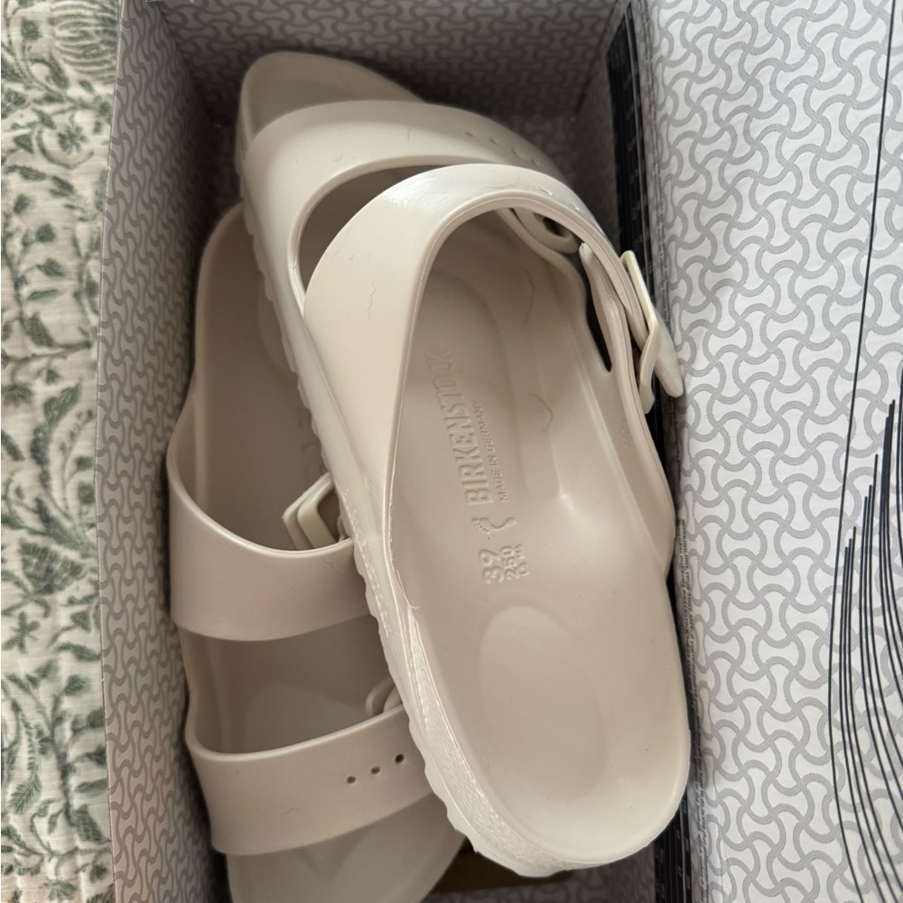Birkenstock Women's Sandals - Cream Size US 8